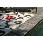 Marimekko Unikko Outdoor matto, charcoal-white, sisustuskuva
