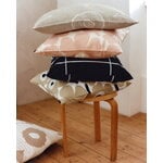 Marimekko Unikko tyyny, 60 x 60 cm, beige - luonnonvalkoinen, sisustuskuva