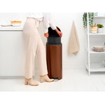 Brabantia newIcon poljinroska-astia, 30 L, warm bronze, sisustuskuva