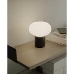 New Works Karl-Johan bärbar bordslampa, kallt svart