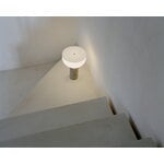 New Works Lampada da tavolo portatile Kizu, marmo grigio