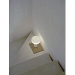 New Works Kizu bärbar bordslampa, vit marmor