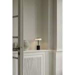 Nuura Lampada da tavolo portatile Blossi Mini, nero - opale, immagine decorativa