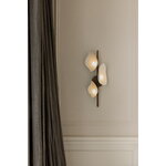 Nuura Florii 3 seinävalaisin, dark bronze - valkoinen, sisustuskuva