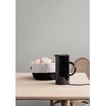 Stelton EM77 vedenkeitin, 0,5 L, musta, sisustuskuva