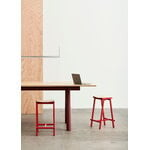 HAY Taburete 8 bar stool, low, 65 cm, signal red - lacquered oak, decoration image