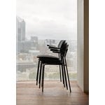 Audo Copenhagen Co Chair mit Armlehnen, schwarze Eiche/schwarzes Leder