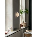 &Tradition Mist katto/seinävalaisin AP22, valkoinen - opaalilasi, sisustuskuva