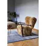 &Tradition Wulff ATD2 lounge chair and ATD3 pouf, Honey sheepskin 50 mm - walnut