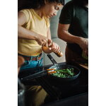 Fiskars Hard Face paistinpannu, 24 cm, sisustuskuva