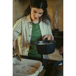 Fiskars Hard Face kasari kannella, 2,5 L, sisustuskuva