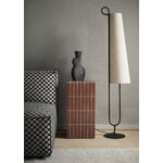 Ferm Living Ancora lattiavalaisin, musta - luonnonvärinen, sisustuskuva