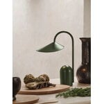 Ferm Living Lámpara portátil Arum, verde hierba, imagen de decoración