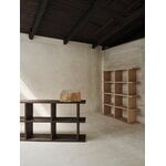 Ferm Living Kona kirjahylly 2x4, luonnonvärinen tammi, sisustuskuva