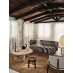 ferm LIVING Rico Lounger sohva, hiekka - musta Louisiana, sisustuskuva