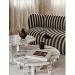 Ferm Living Rico 2-istuttava sohva, hiekka - musta Louisiana, sisustuskuva