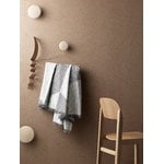 Muuto Dots Wood ripustin, saarni, sisustuskuva