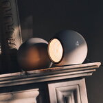 Stilnovo Gravitino table lamp, polished white, decoration image