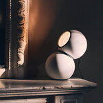 Stilnovo Gravitino table lamp, polished white, decoration image