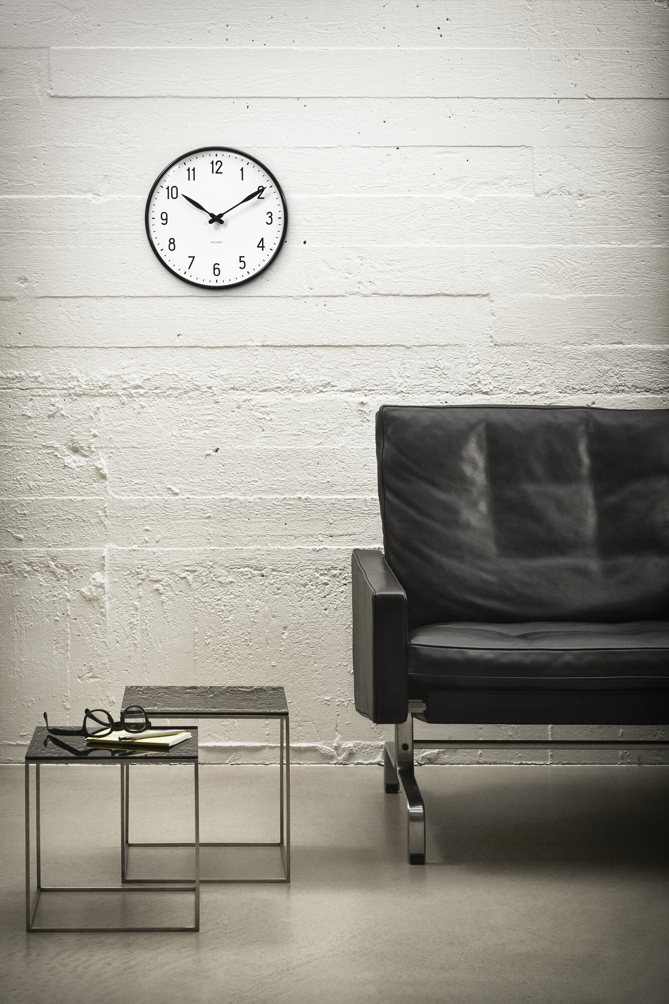 インテリア時計 ARNE JACOBSEN WALL CLOCK 29cm Arne-Jacobsen-Bankers-Wanduhr-
