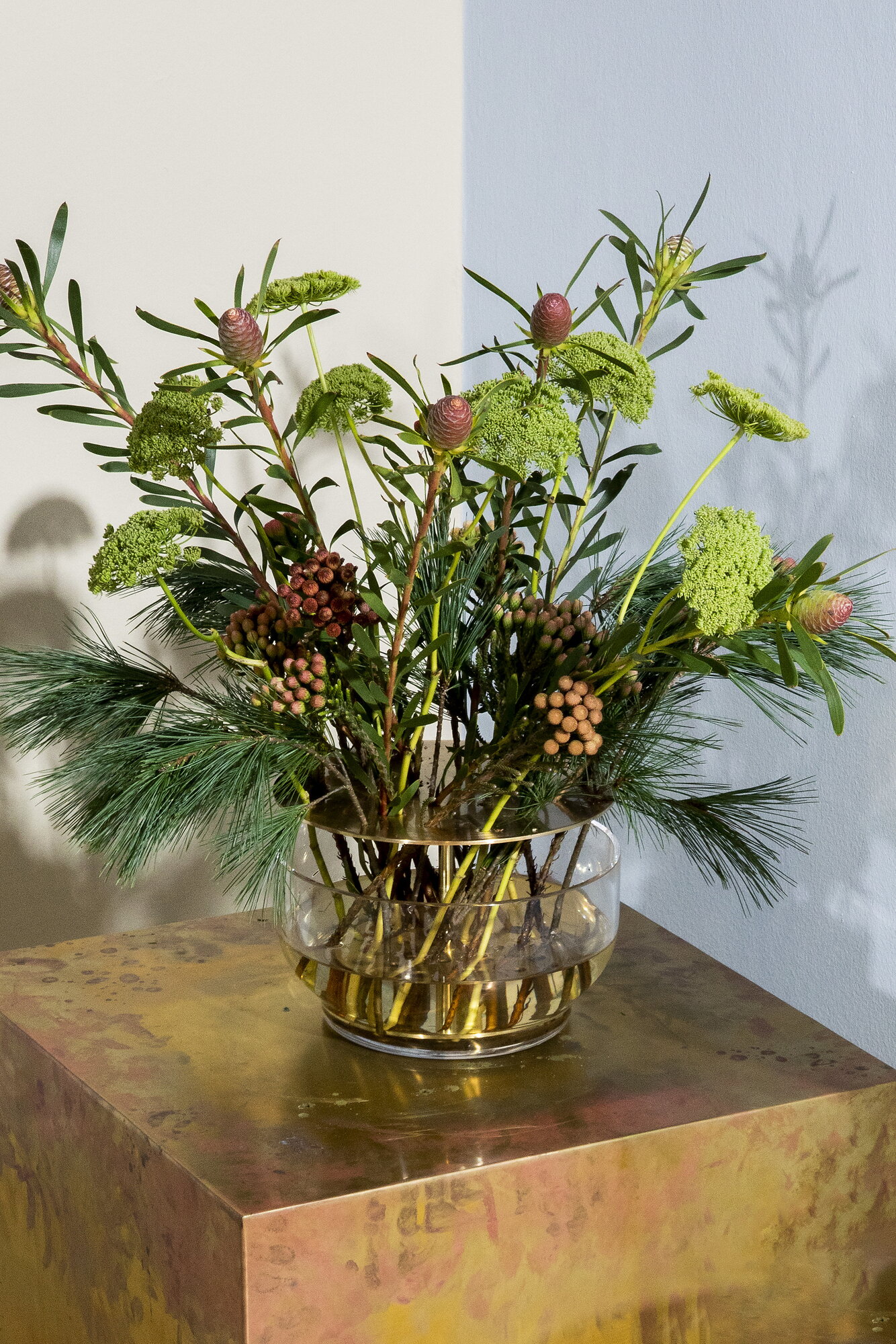 Fritz Hansen Ikebana vase, large, brass | Finnish Design Shop