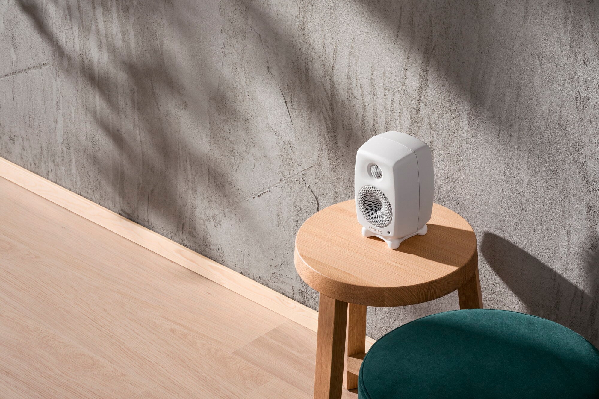 Genelec G One ホワイト ペア Genelec G One (B) active speaker, white | Finnish Design Shop