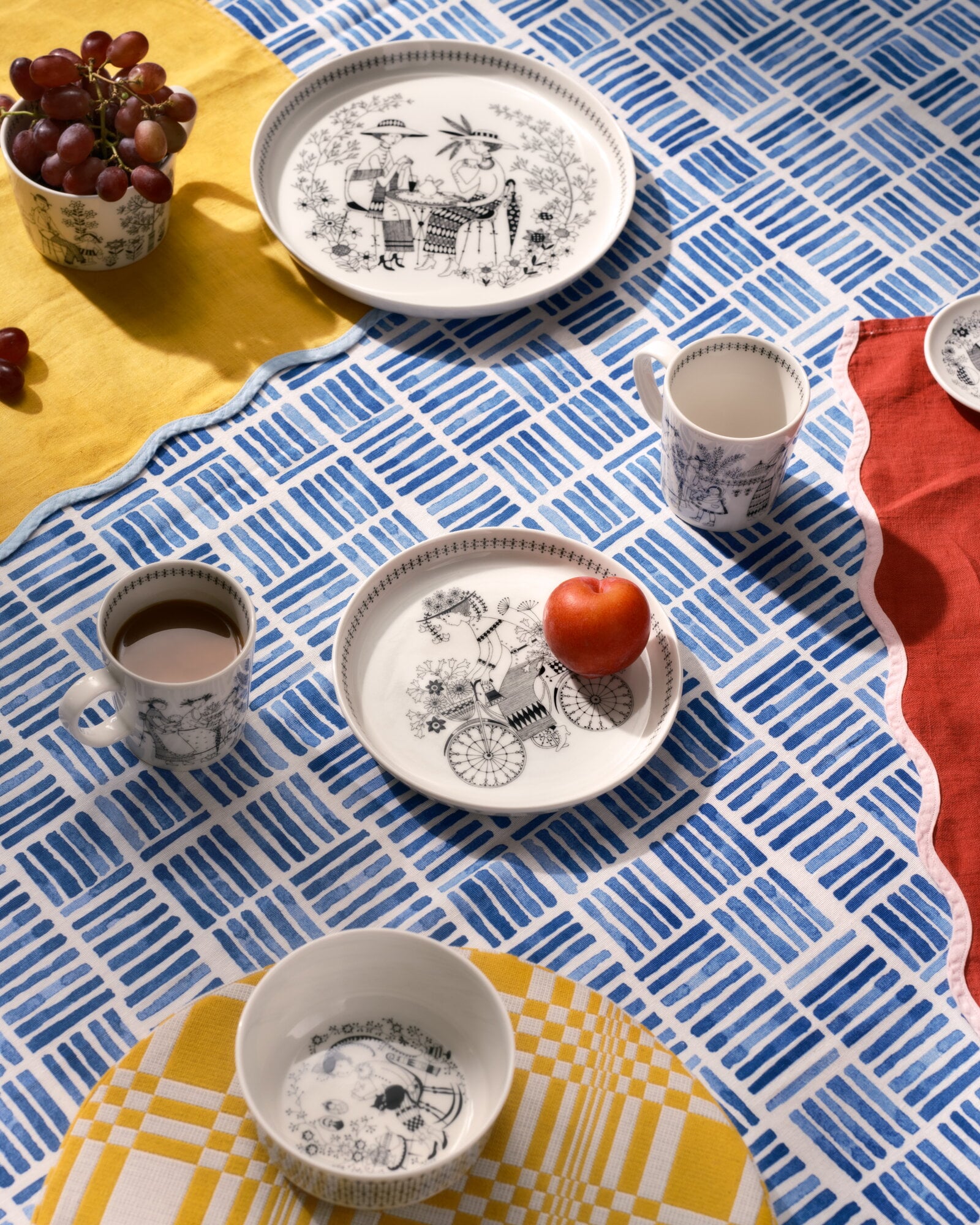 Arabia Emilia plate, 24 cm | Finnish Design Shop
