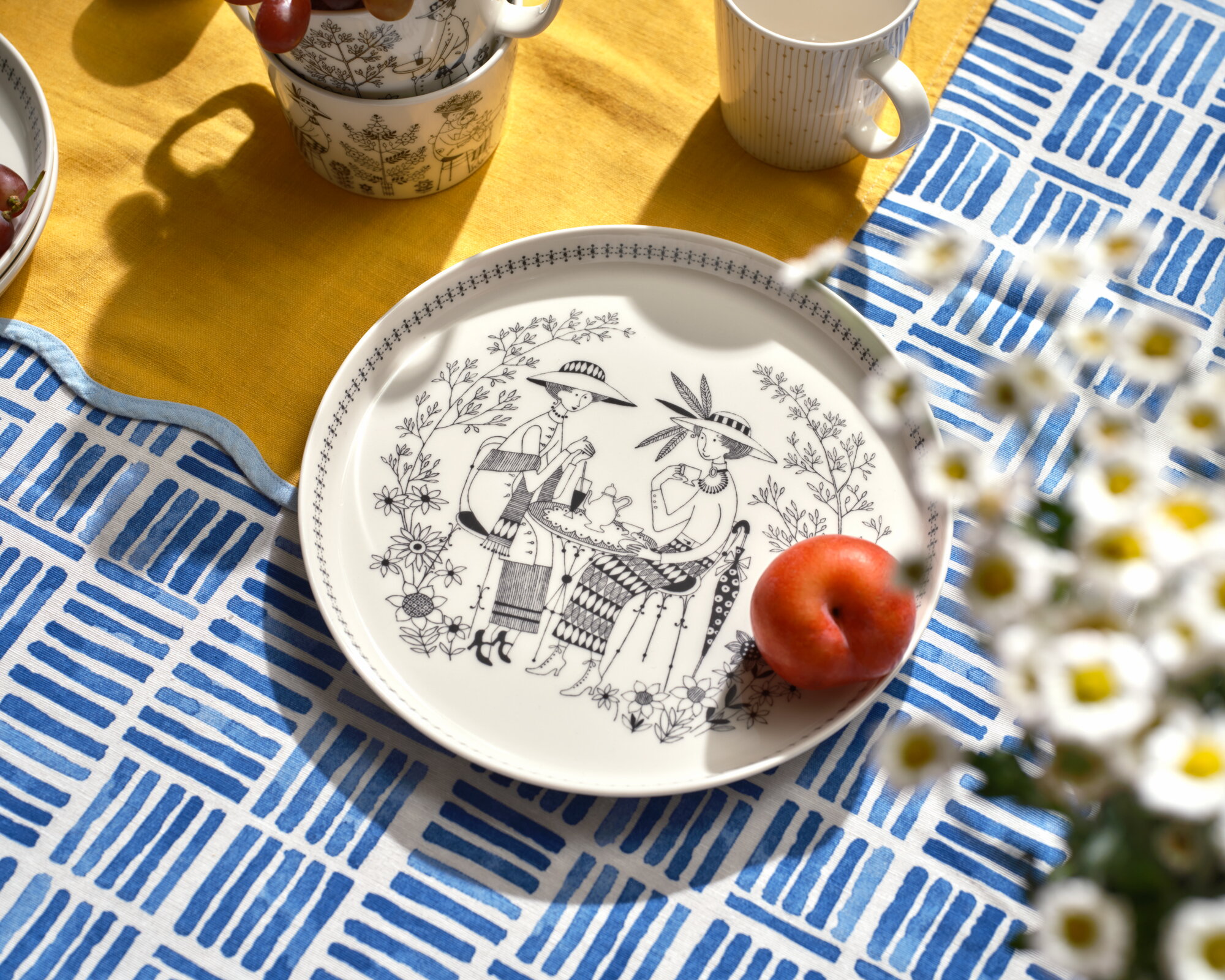 Arabia Emilia plate, 24 cm | Finnish Design Shop