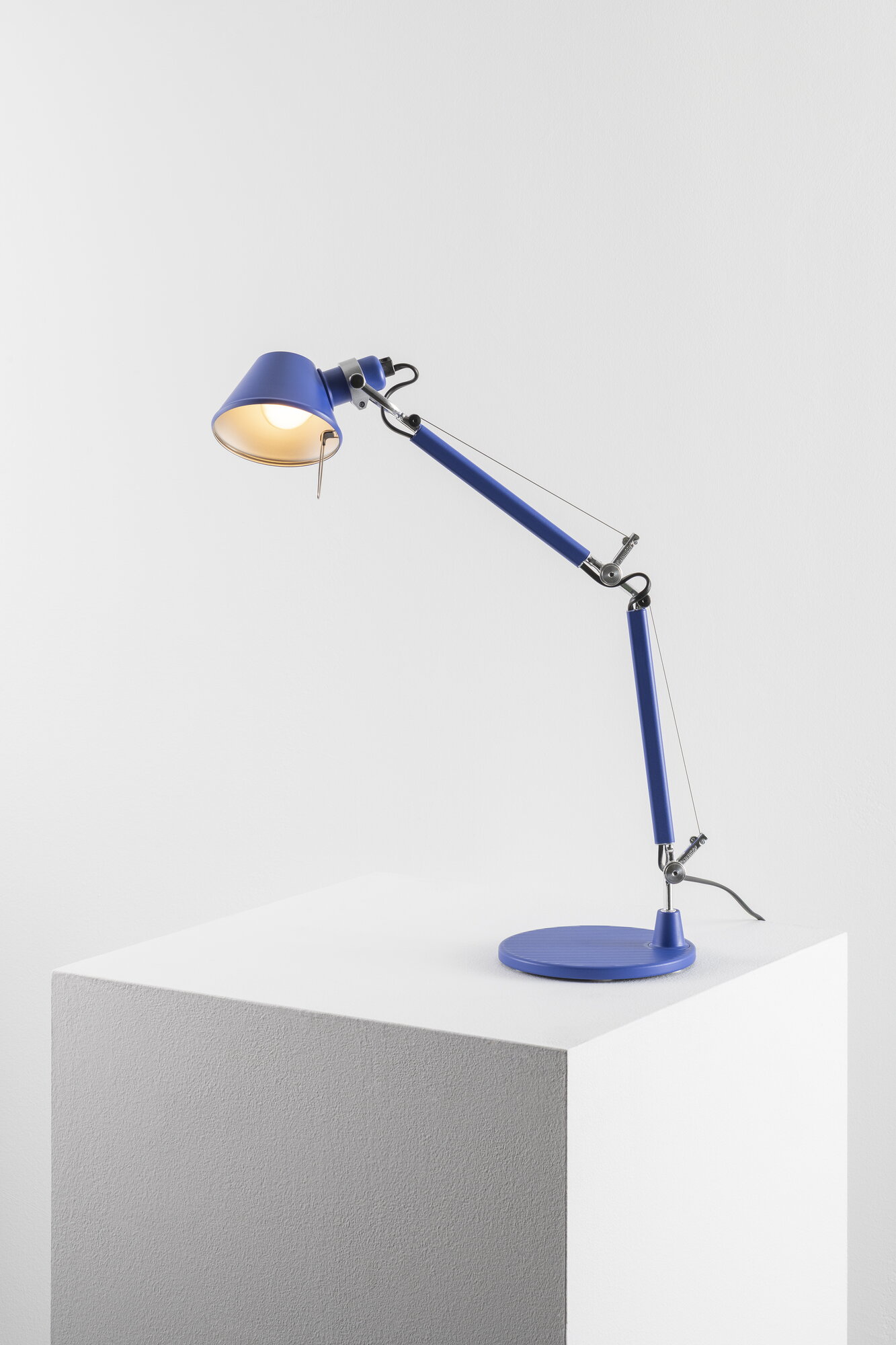 Artemide Tolomeo Micro table lamp, blue klein | Finnish Design Shop