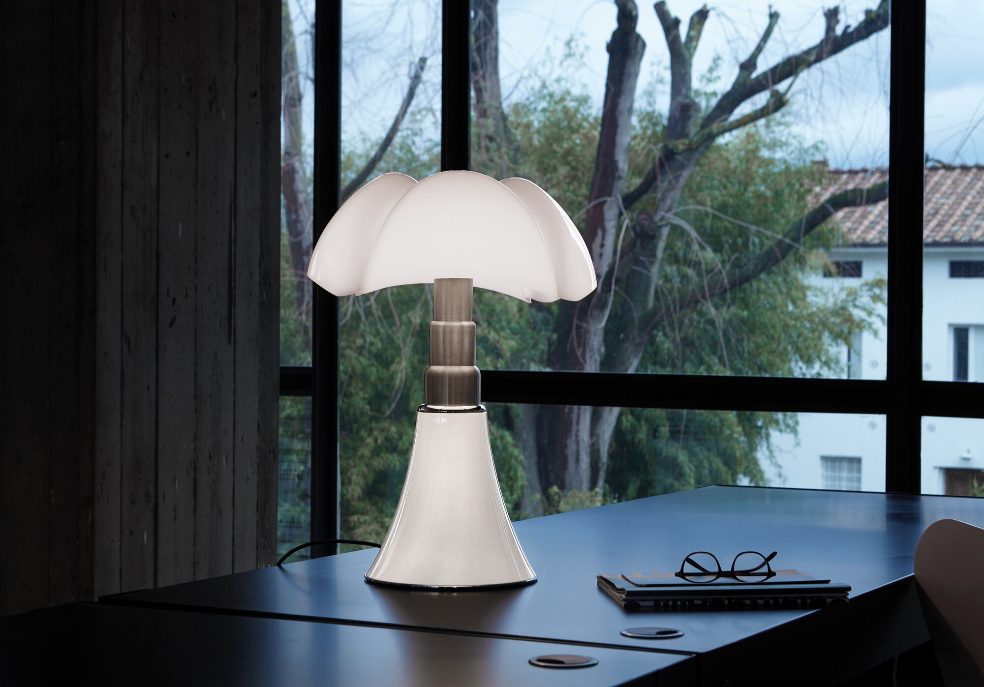 Martinelli Luce Pipistrello Medium table lamp, dimmable, white
