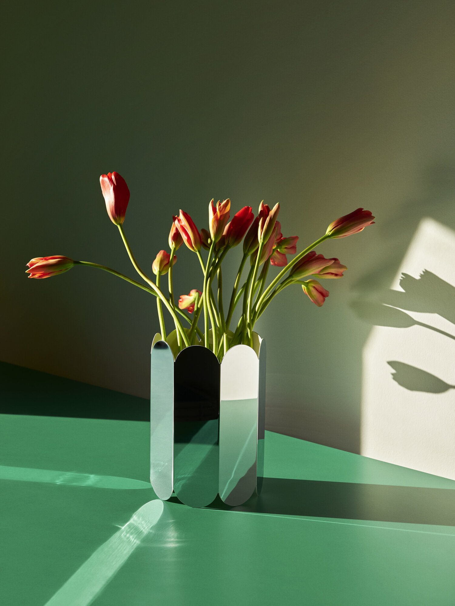美品【HAY ヘイ】ARCS VASE ミラー HAY Arcs vase, mirror | Finnish Design Shop