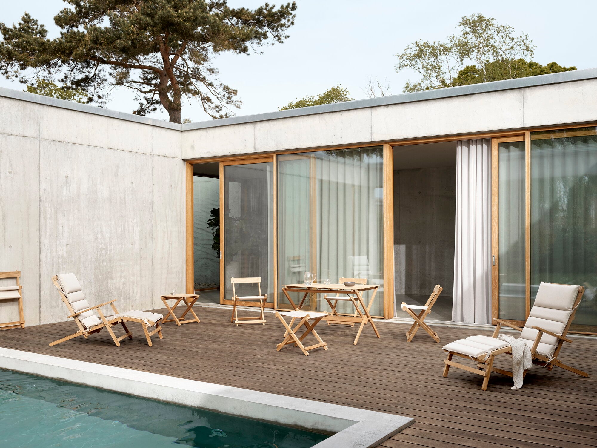 Carl Hansen & Søn BM5565 deck chair with footrest & cushion, teak
