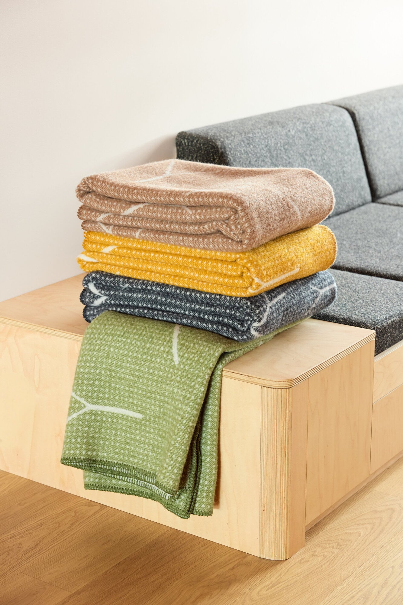 Fall/winter Throw Northern Fall throw, 130 x 190 cm, brown | Finnish Design Shop