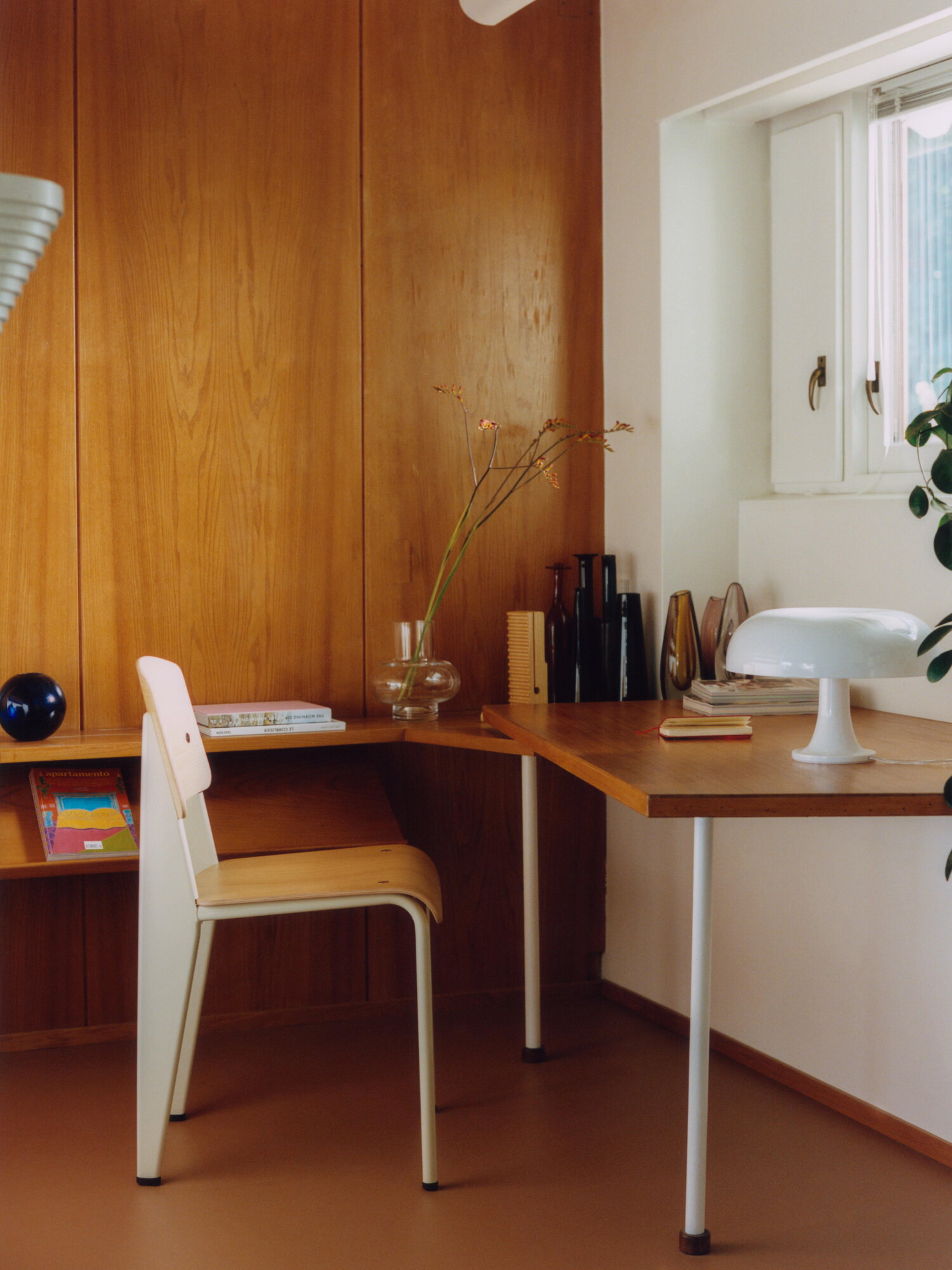 Vitra Standard chair, Prouvé Blanc Colombe - oak | Finnish Design Shop
