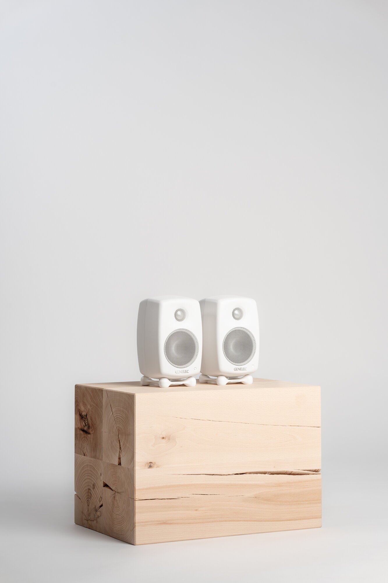 Genelec G One (B) active speaker, white | Finnish Design Shop