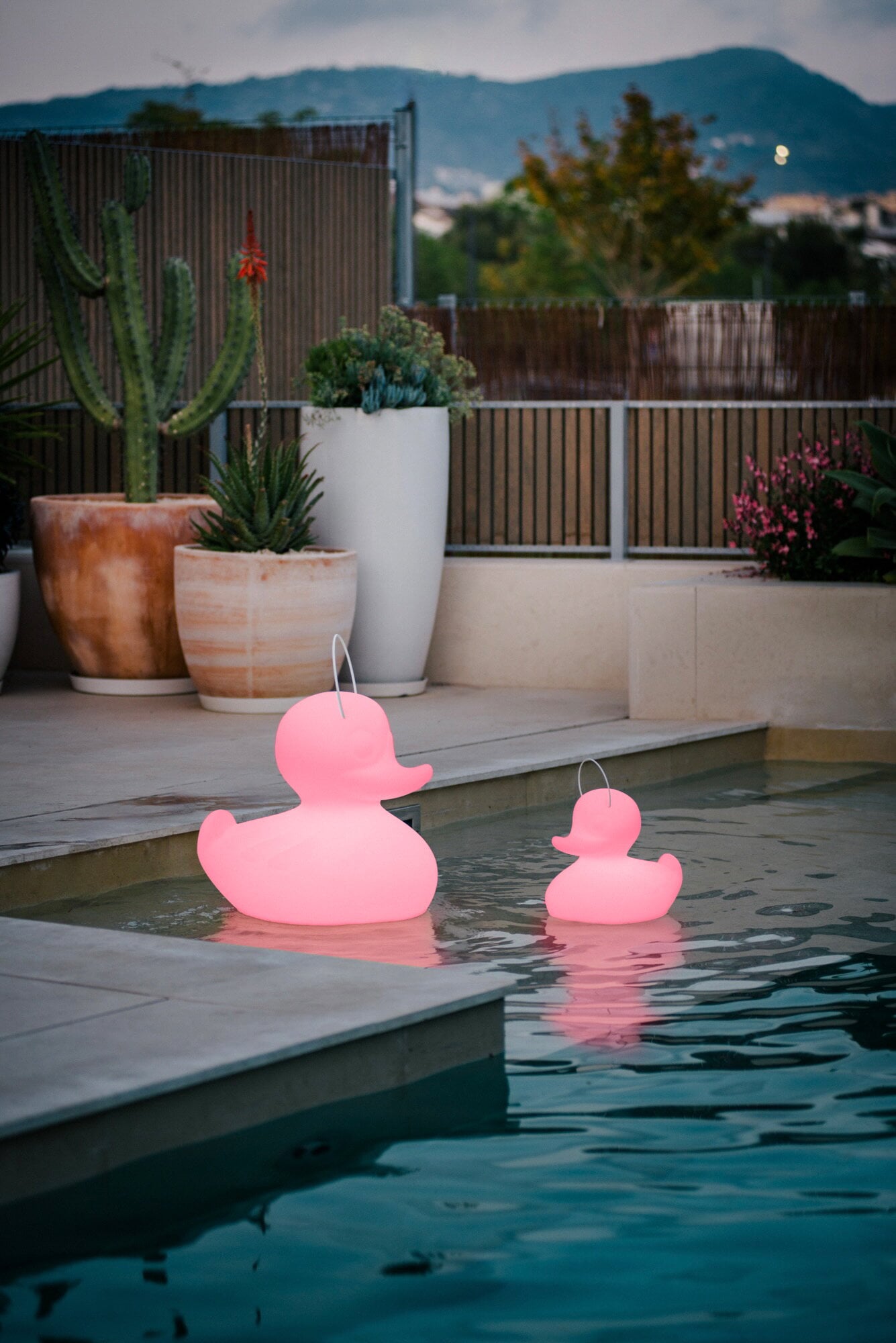 Goodnight Light The Duck Duck lamp, XL, pink | Finnish Design Shop