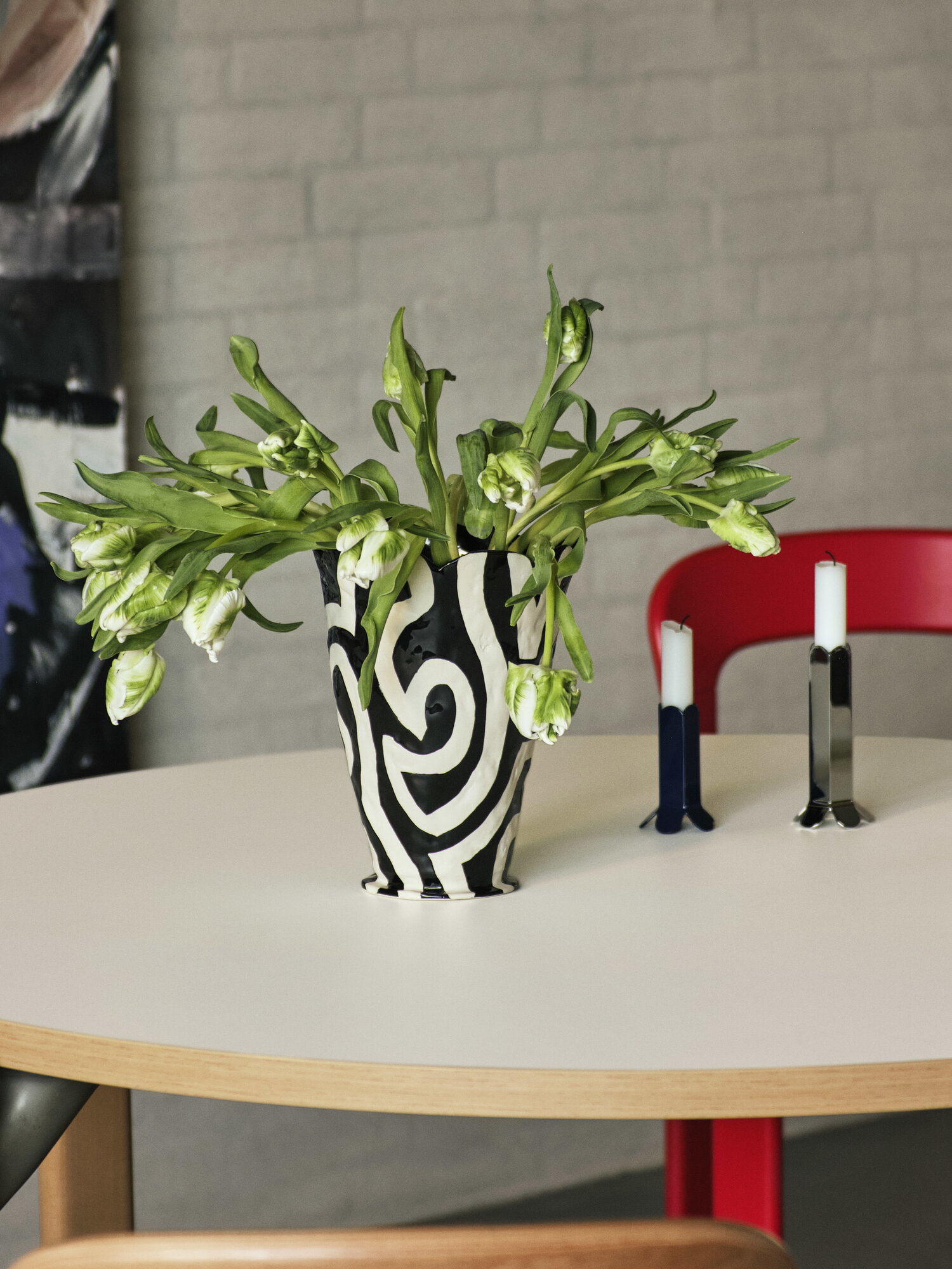 HAY Jessica Hans Shadow vase, black - white | Finnish Design