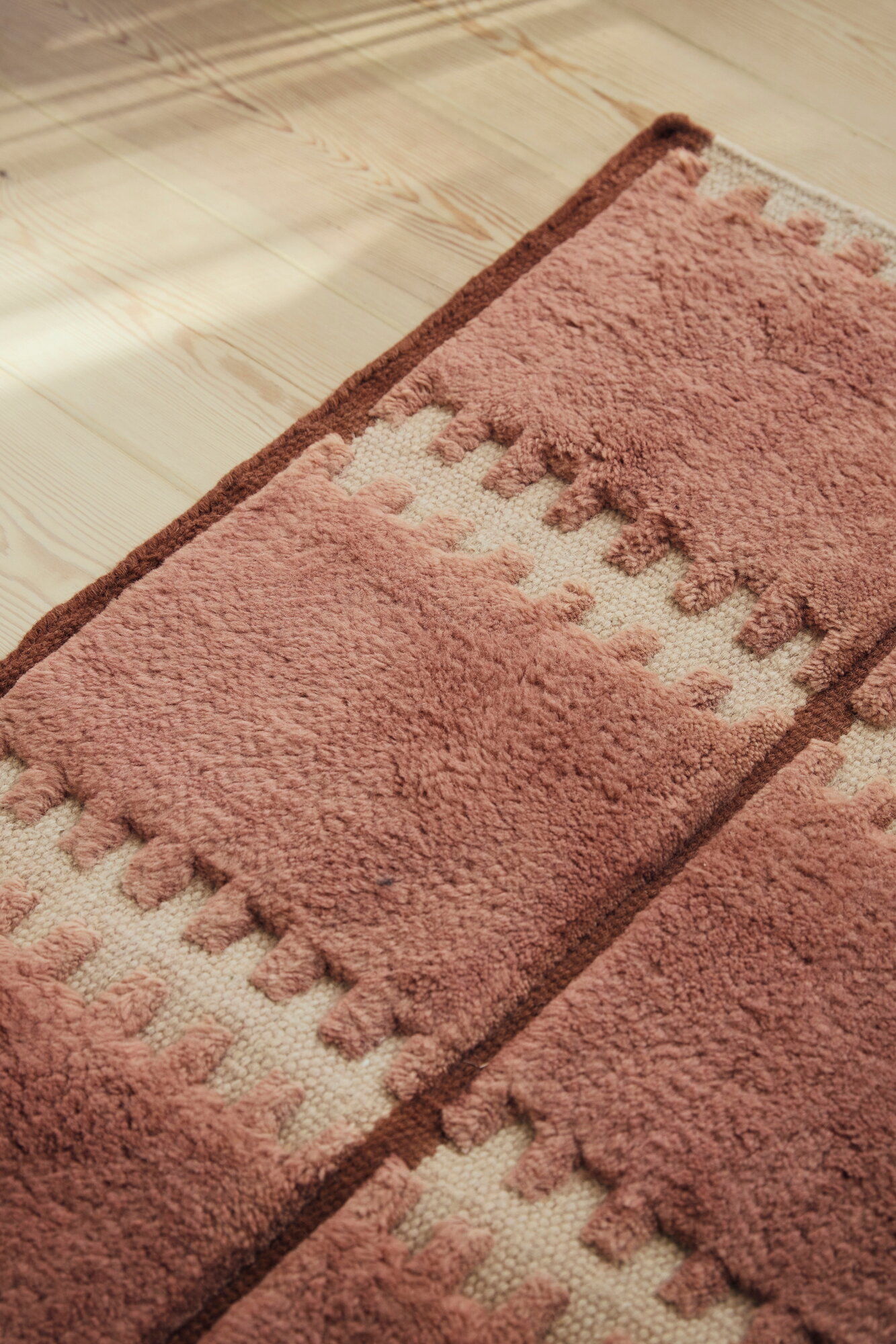 LAYERED Lilly wool rug, rust | Finnish Design Shop