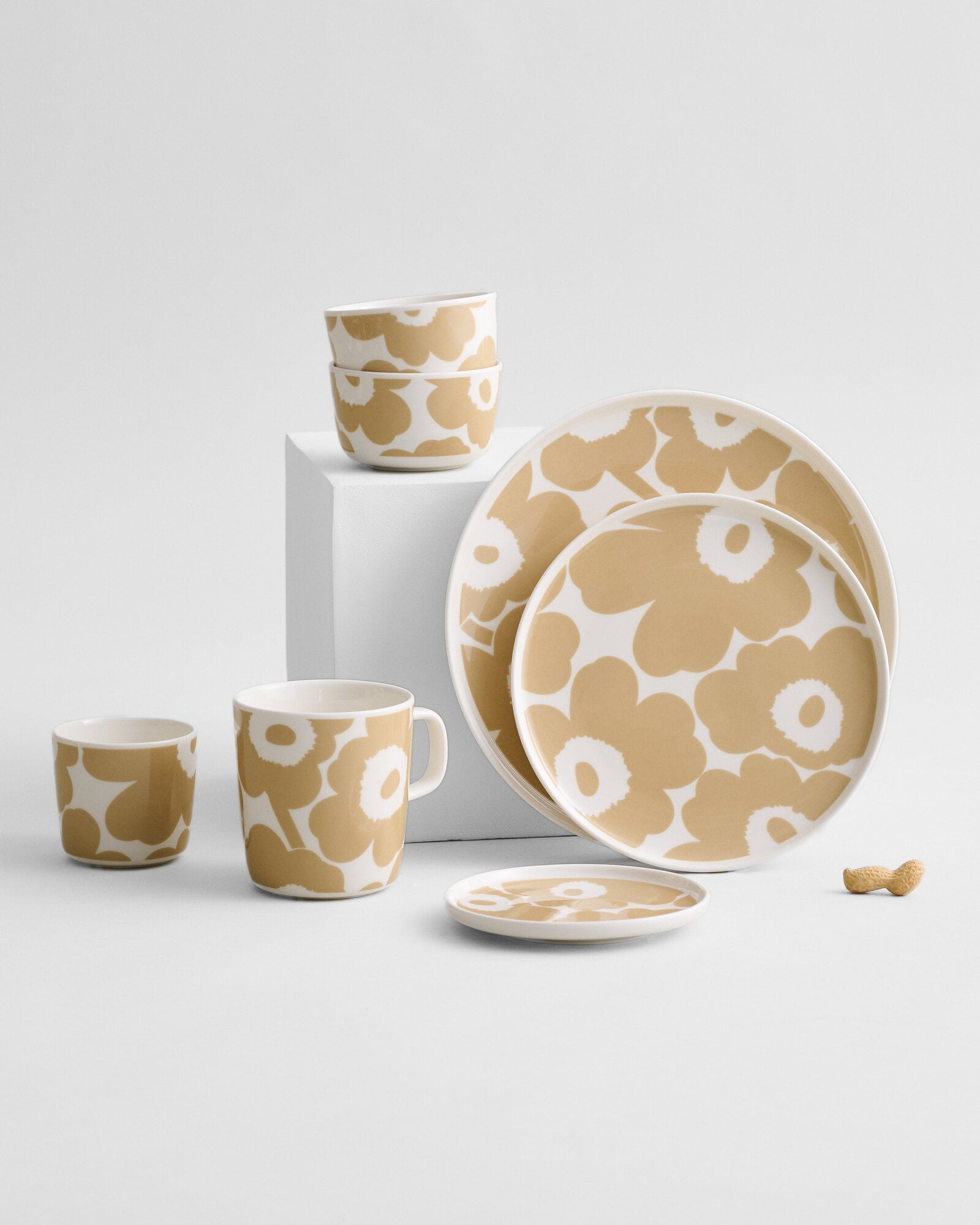 Marimekko Oiva - Unikko mug 2,5 dl, white - beige | Finnish Design