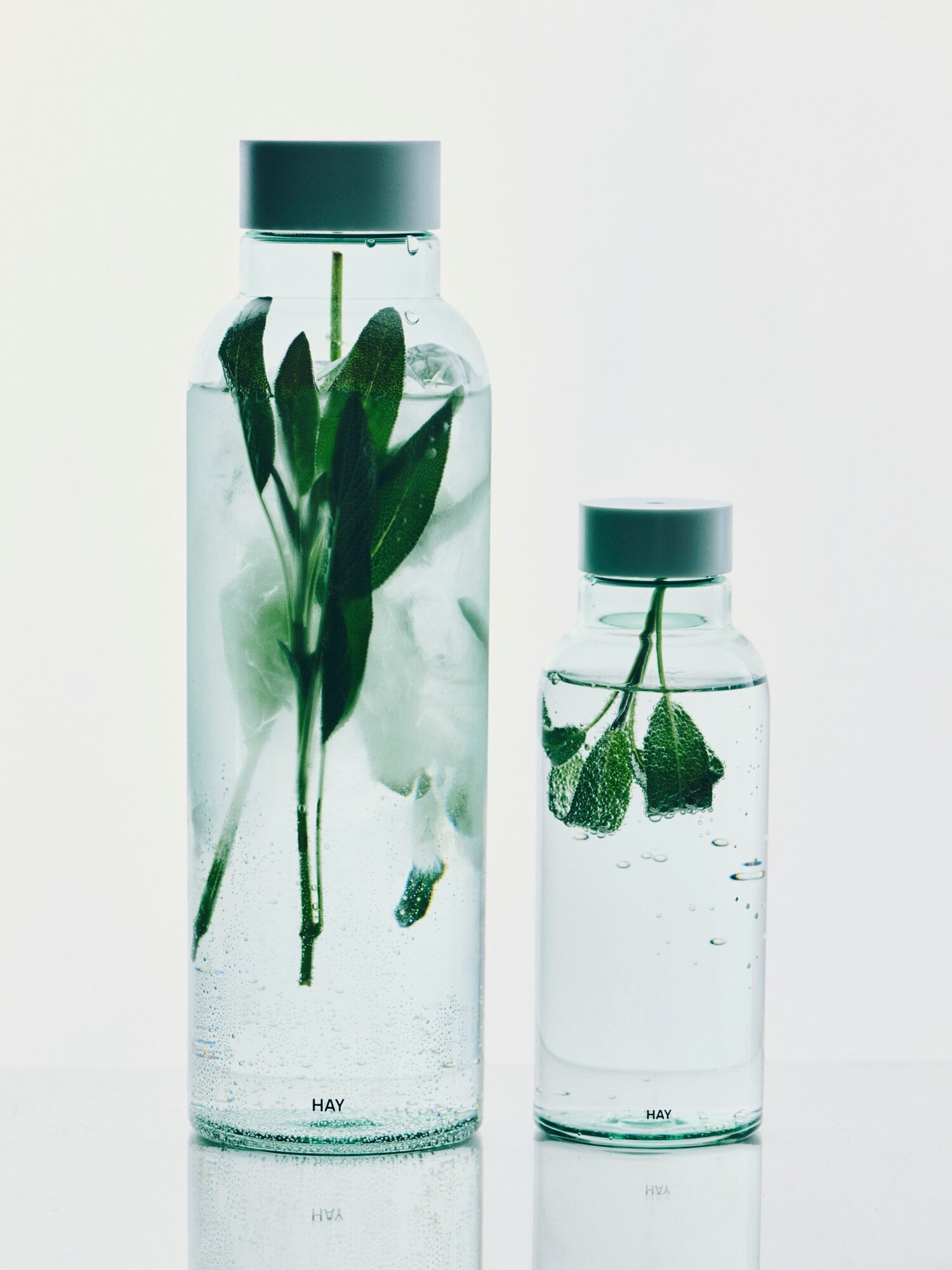 HAY Gourde Miz, 0,54 L, bleu glace | Finnish Design Shop