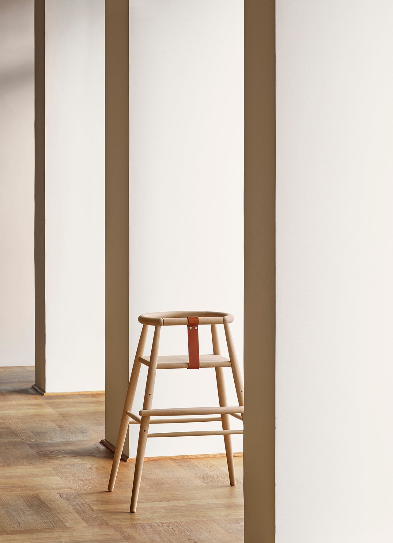 Carl Hansen & Søn ND54 high chair, lacquered beech | Finnish