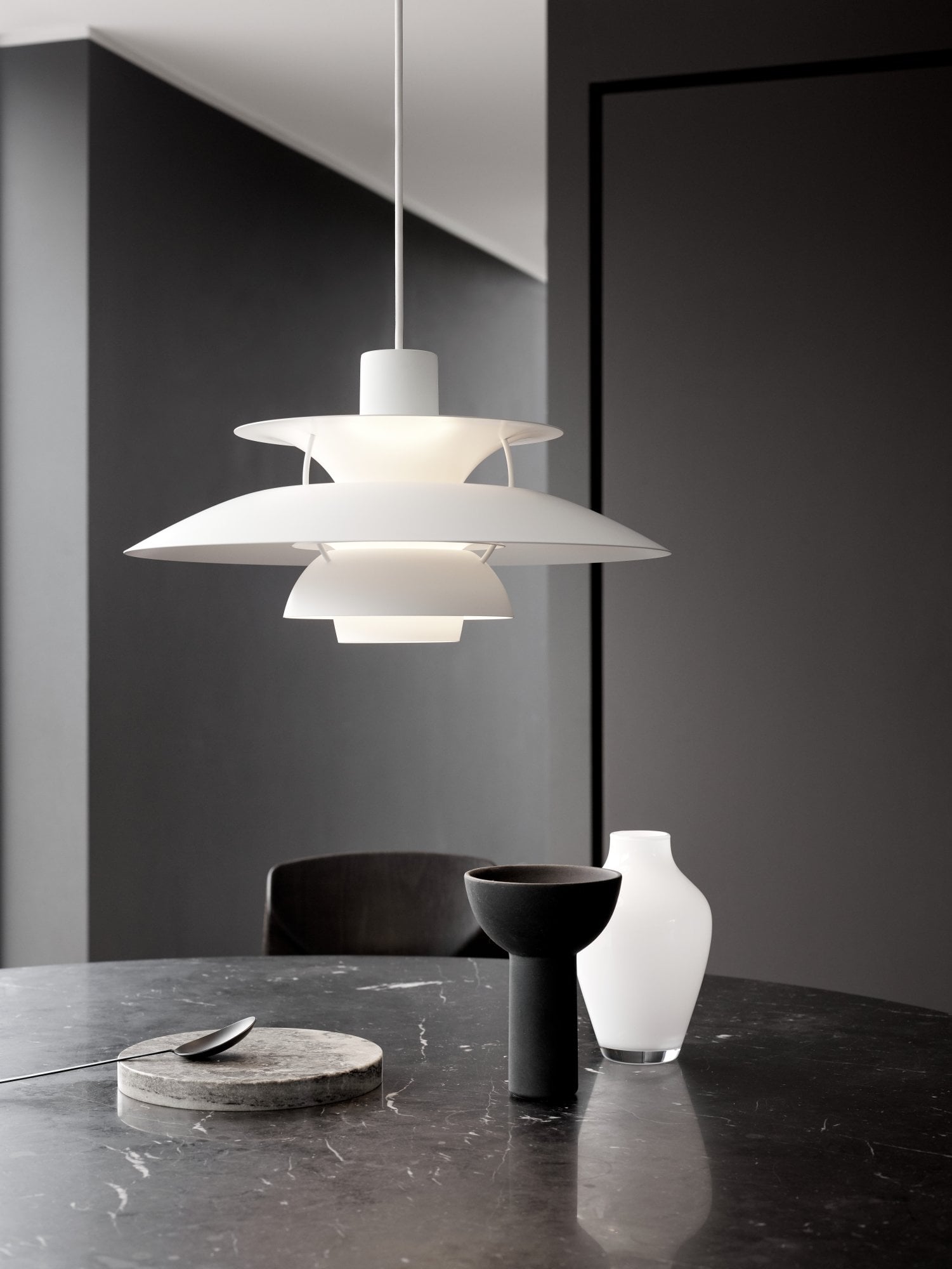 Louis Poulsen PH5+ ホワイトType 17241 Louis Poulsen PH 5 Monochrome pendant, white | Finnish Design Shop NL