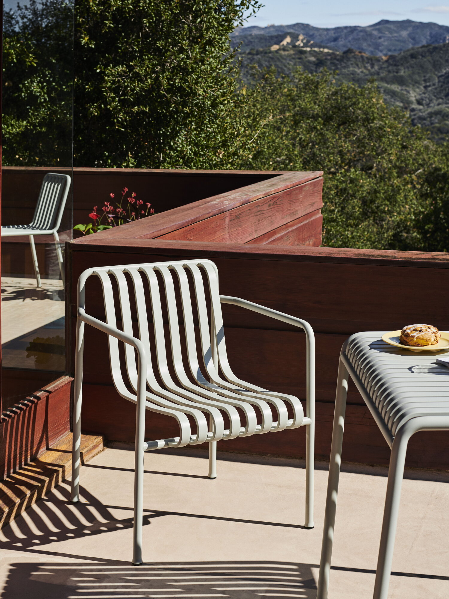 HAY｜PALISSADE ARM CHAIR｜GRAY グレー HAY Palissade dining armchair, sky grey | Finnish Design Shop