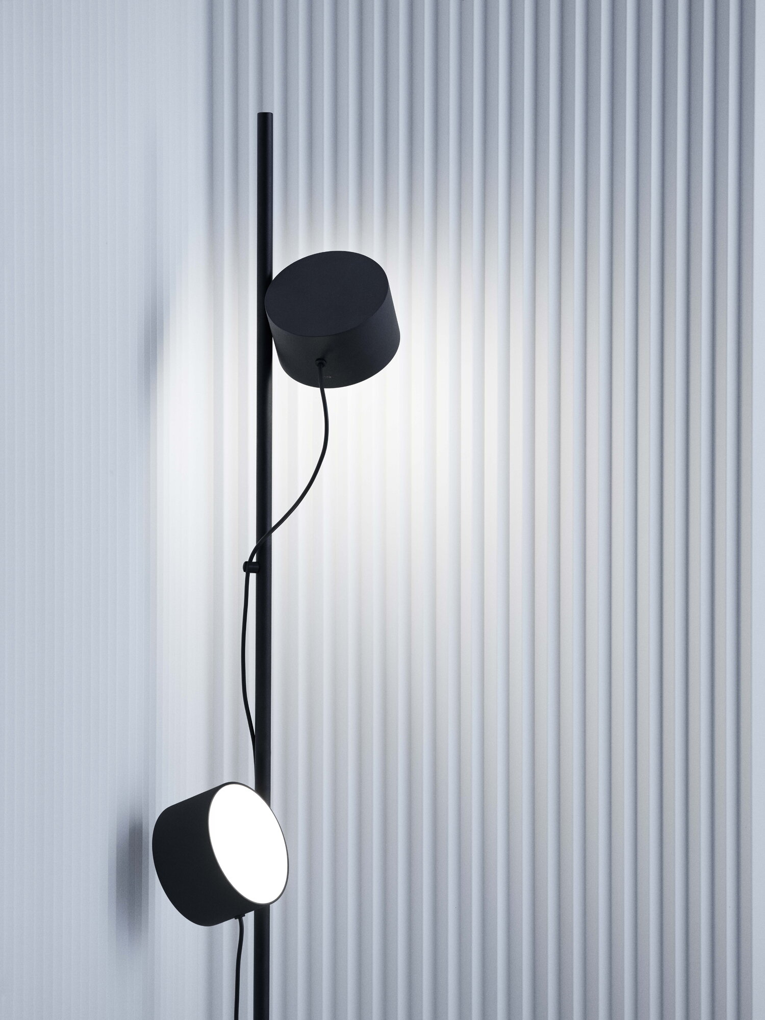 Muuto Post floor lamp, black | Finnish Design Shop