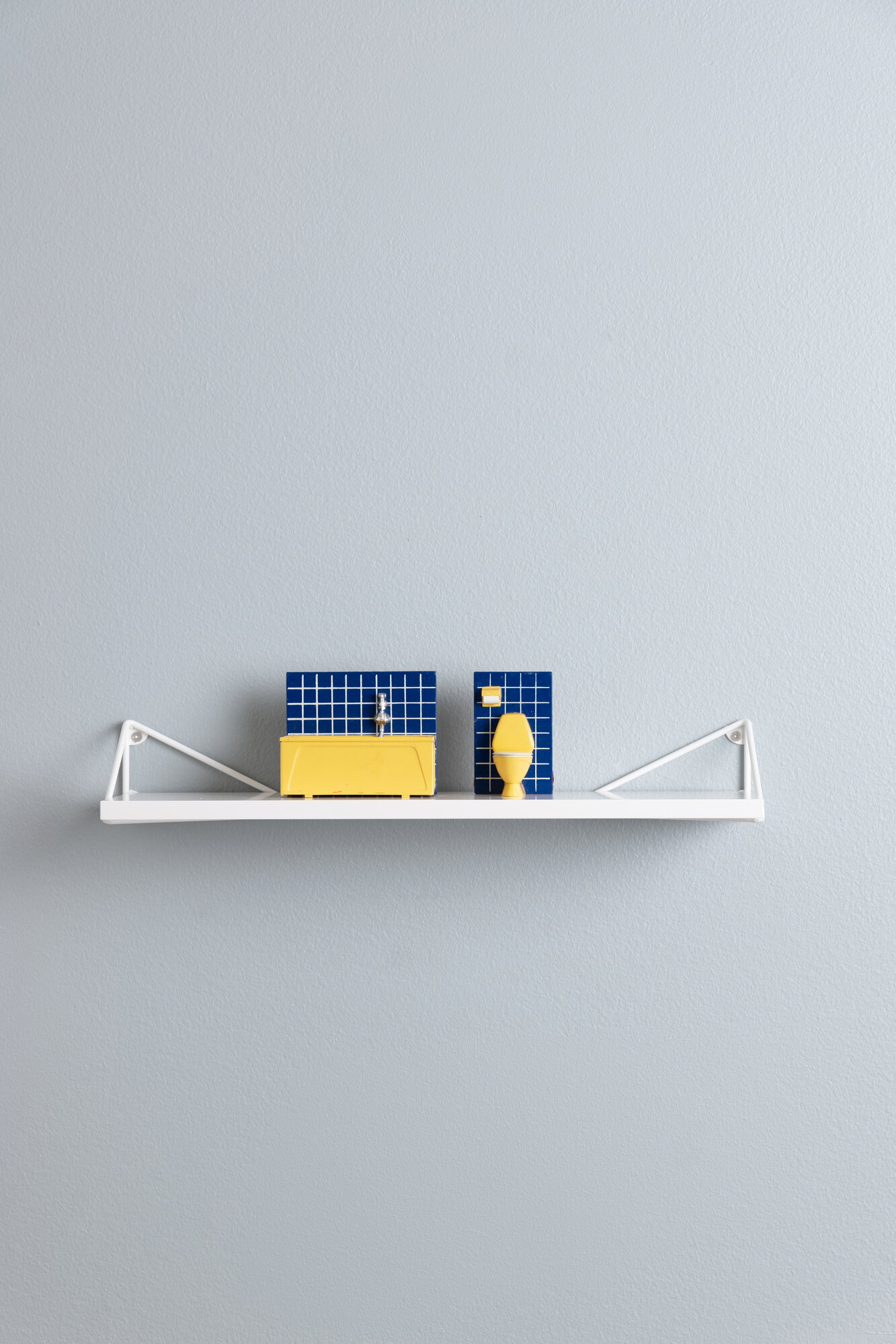 Maze Pythagoras XS shelf with brackets, white | Finnish Design Shop