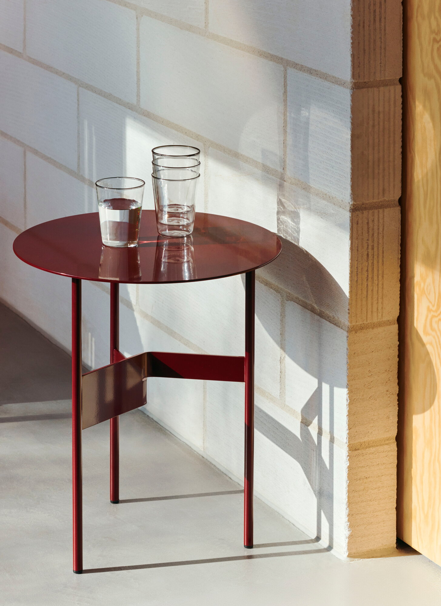 HAY Shim coffee table, diam. 45 cm, h. 51 cm, bordeaux | Finnish