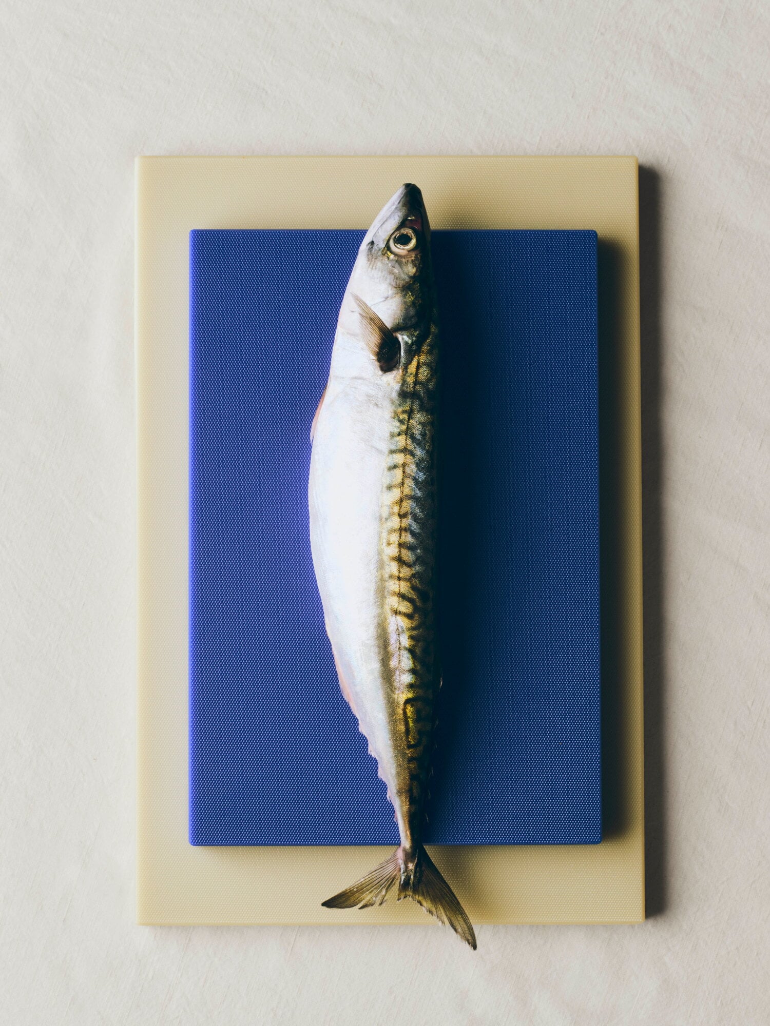 HAY Slice chopping board, M, cobalt blue | Finnish Design Shop