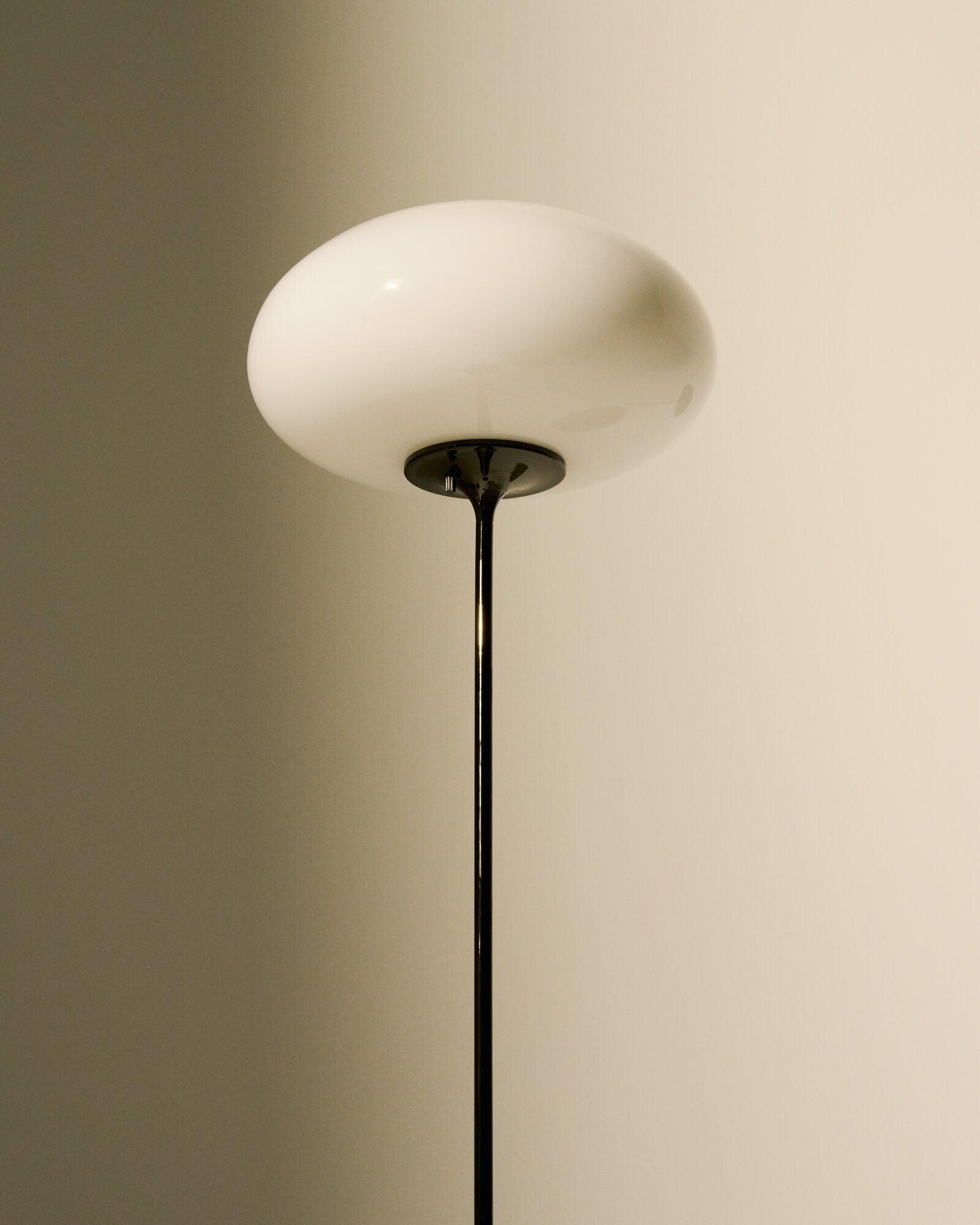 GUBI Stemlite floor lamp, 150 cm, black chrome - opal | Finnish Design Shop