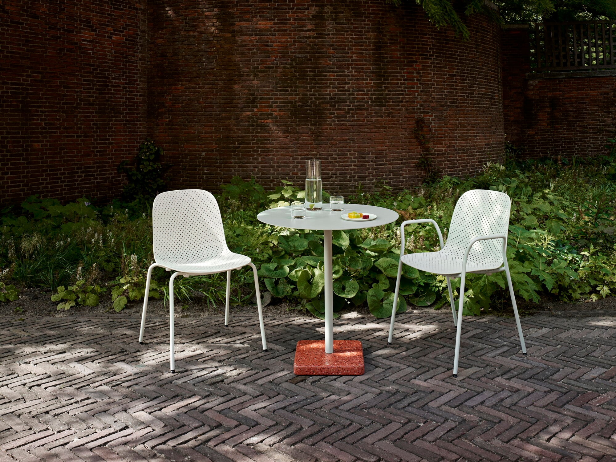 く*げ様 HAY/TERRAZZO TABLE 70センチモデル HAY Terrazzo table, 70 cm, sky grey - red | Finnish Design Shop