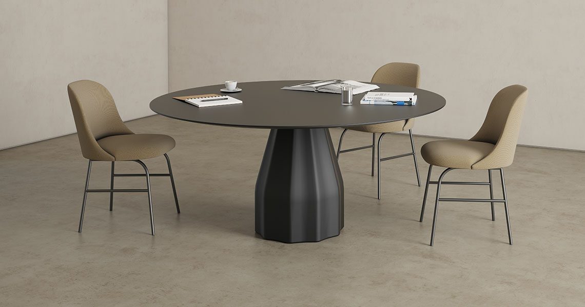 Viccarbe Burin table, 150 cm, black - black laminate | Finnish
